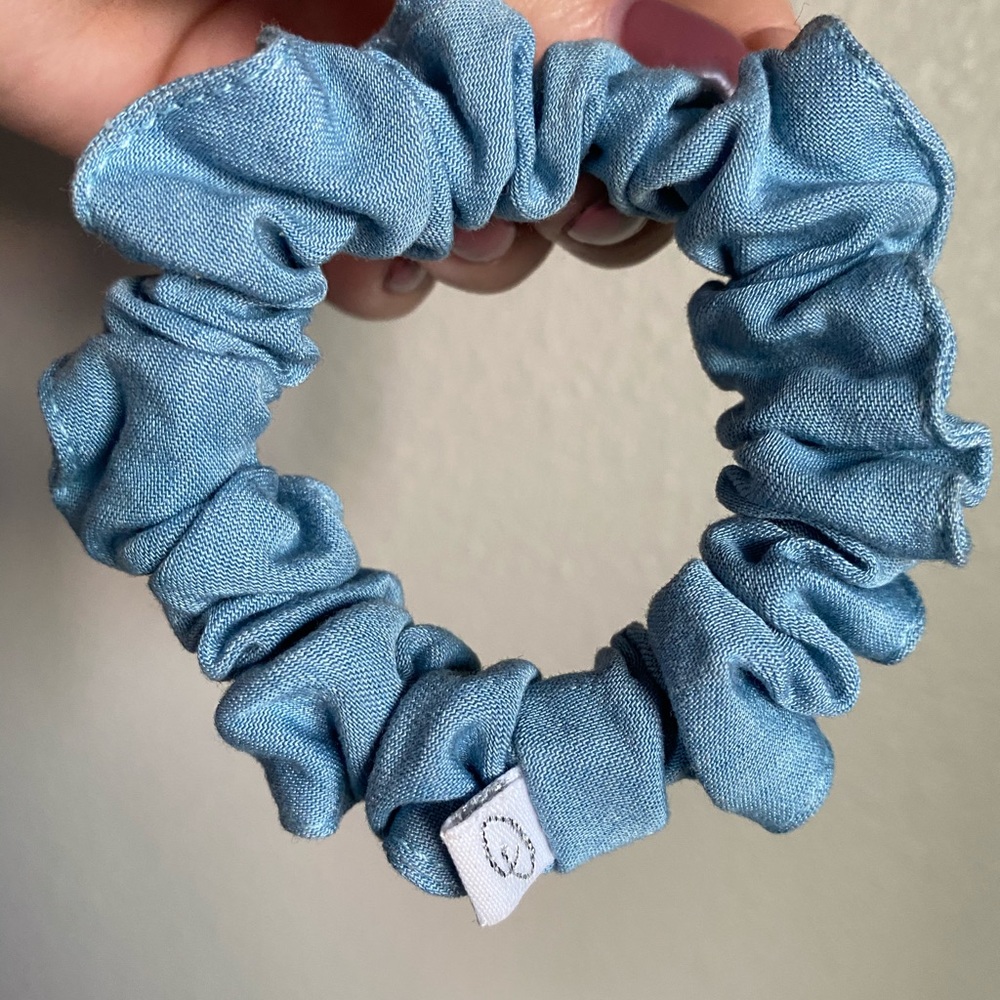 Dew Edit scrunchie